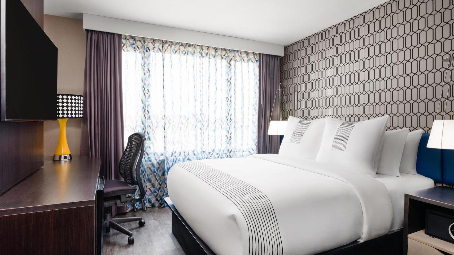 Hotel Glo Western Bronx Nyc