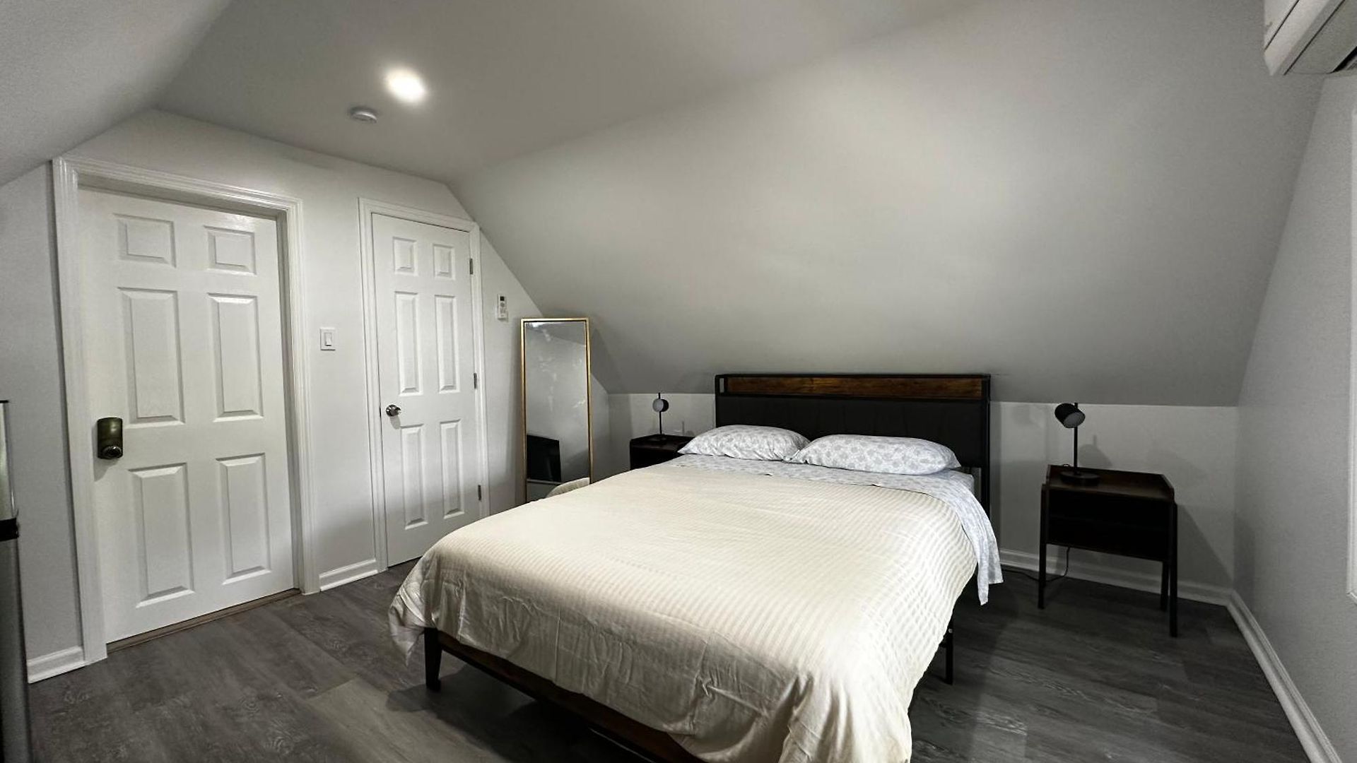 Modern & Cozy In Queens Near Train Station And Buses Homestay