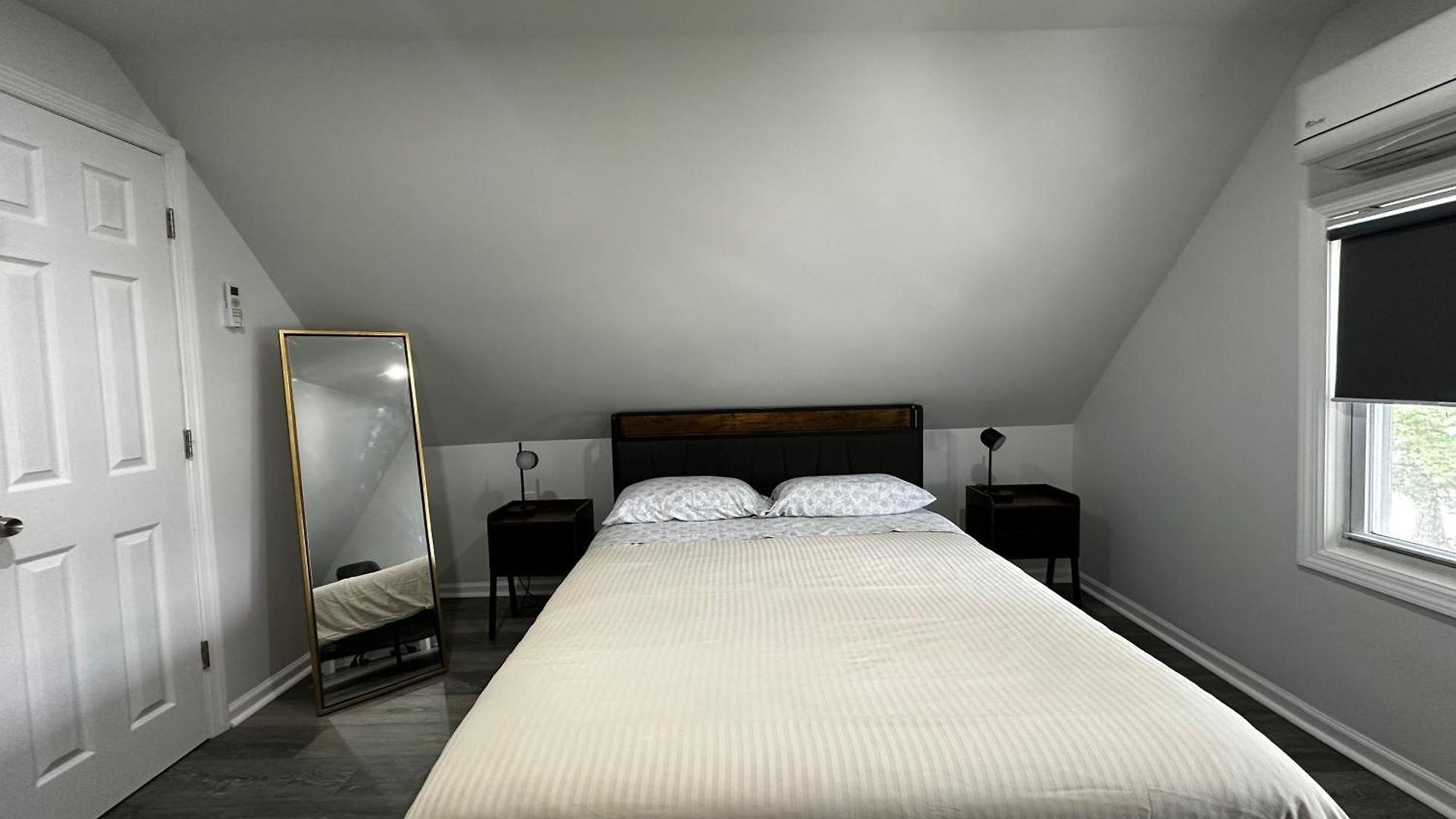 Homestay Modern & Cozy In Queens Near Train Station And Buses *