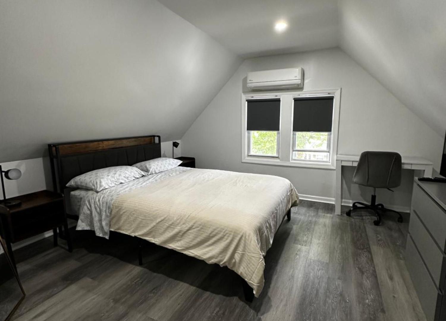 Modern & Cozy In Queens Near Train Station And Buses Homestay New York