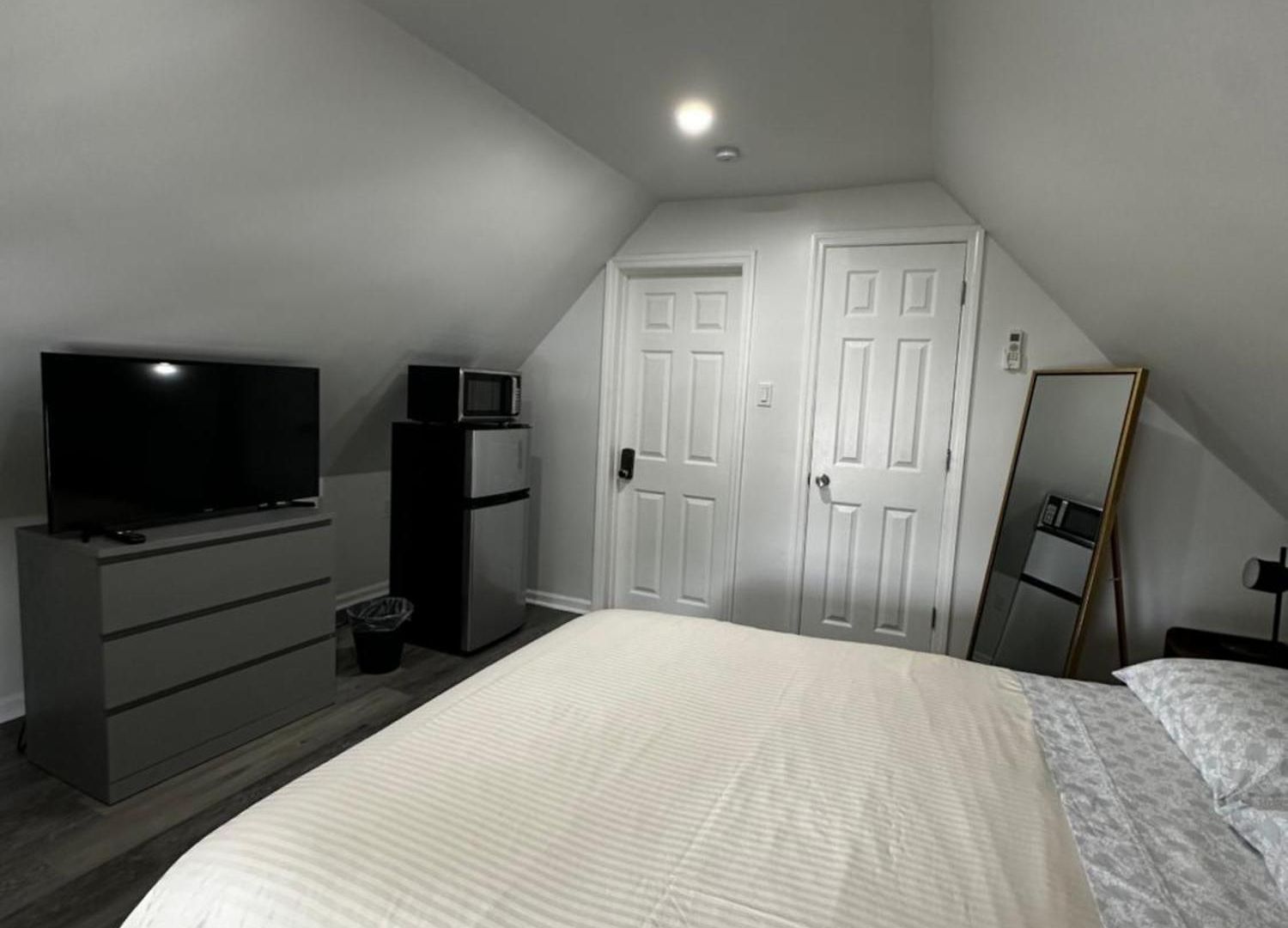 Homestay Modern & Cozy In Queens Near Train Station And Buses New York