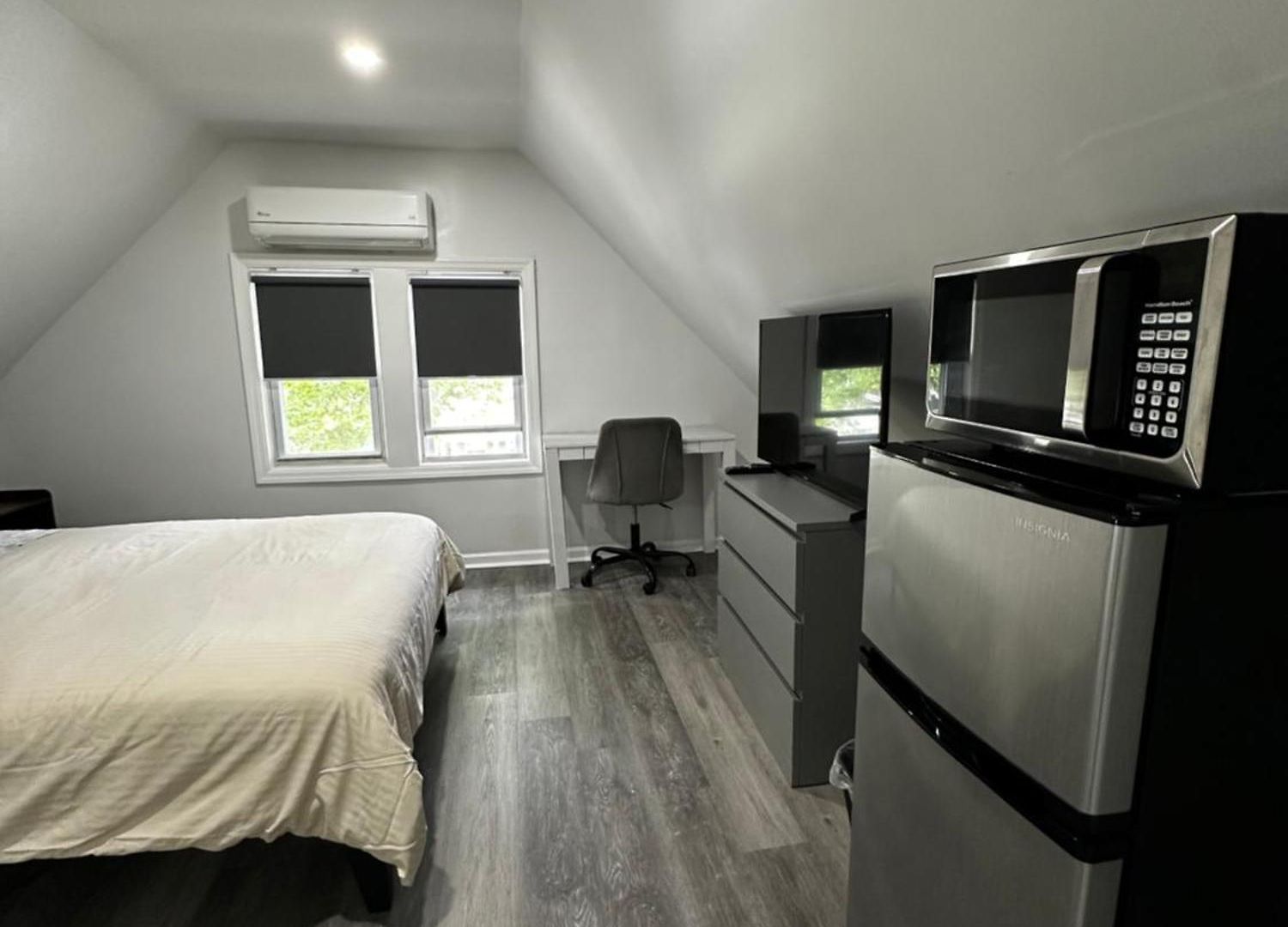 Homestay Modern & Cozy In Queens Near Train Station And Buses