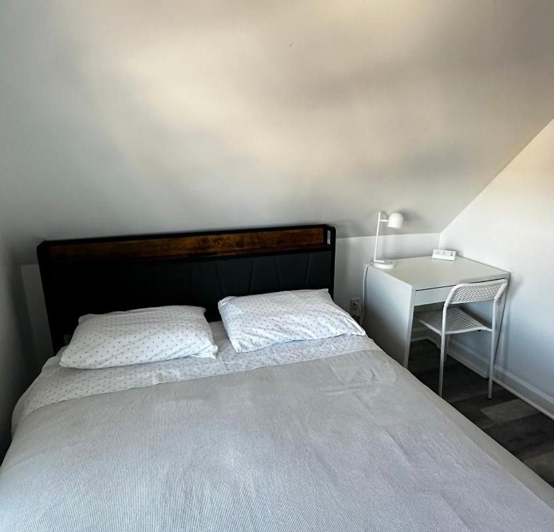 Modern & Cozy In Queens Near Train Station And Buses *