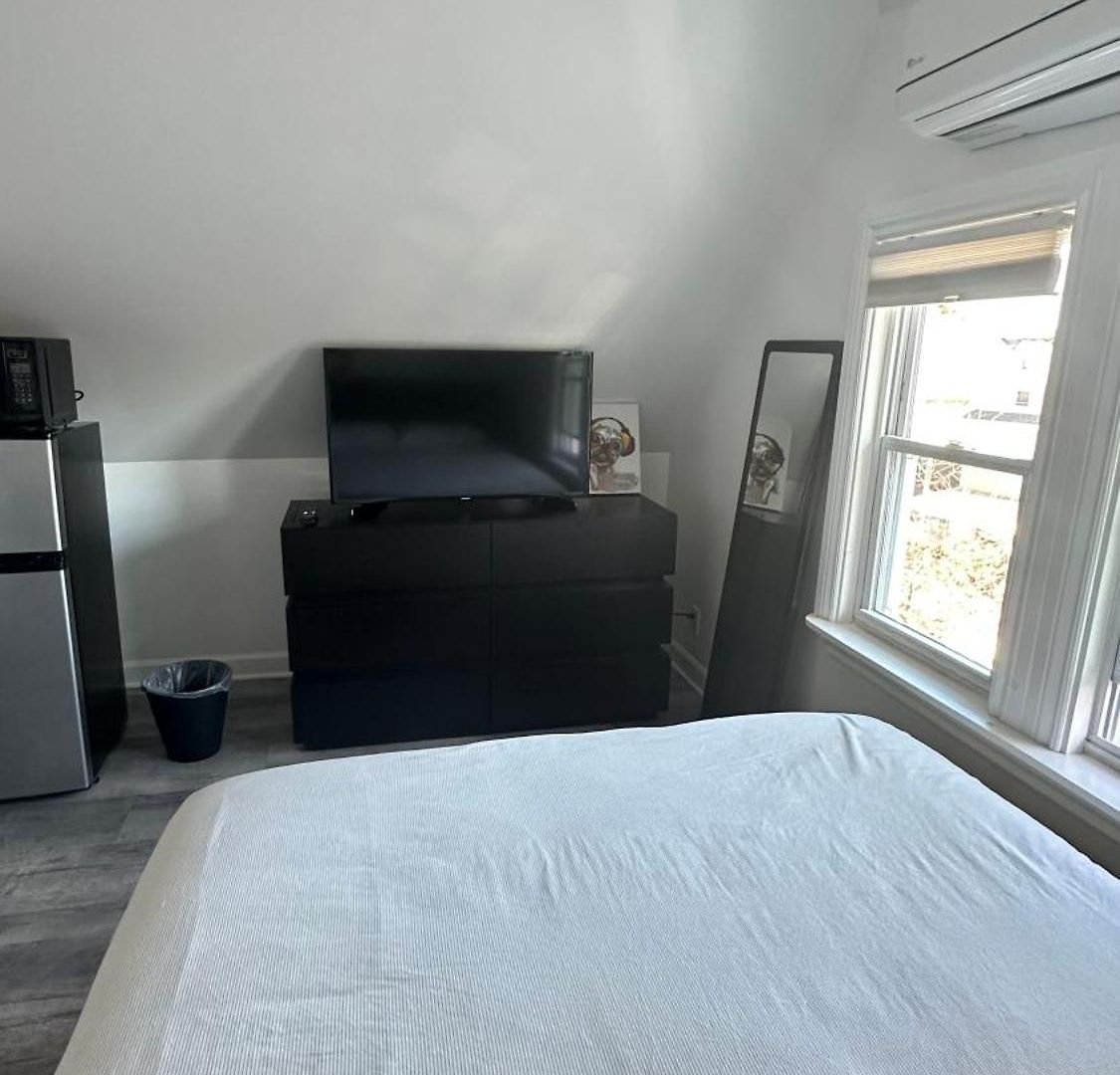 Homestay Modern & Cozy In Queens Near Train Station And Buses