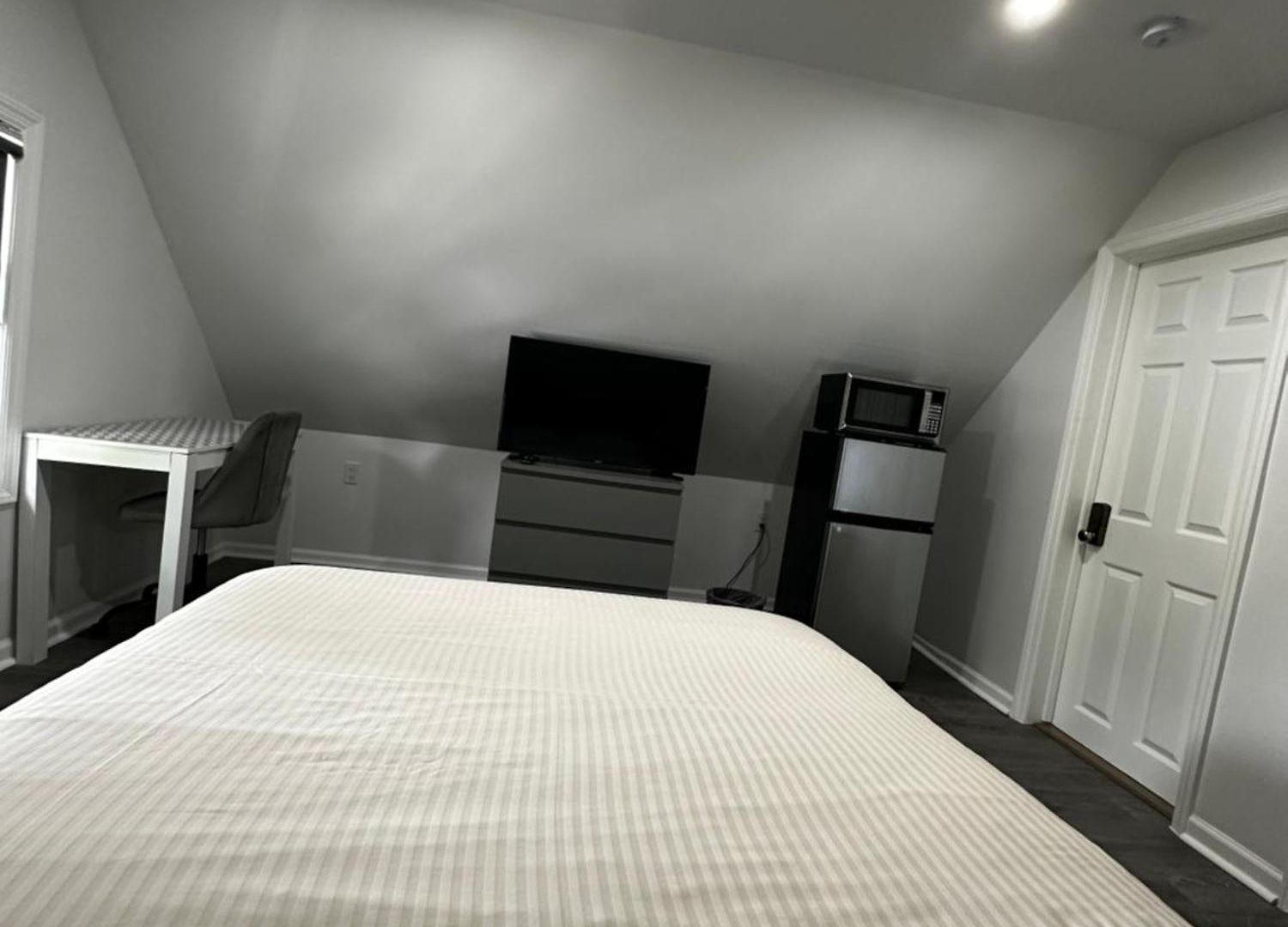 Modern & Cozy In Queens Near Train Station And Buses Homestay