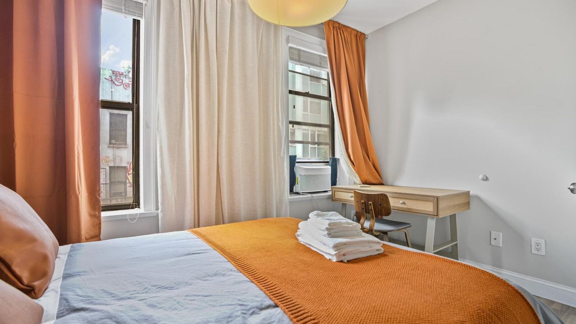 2bd Urban Ease In Lower East Side New York
