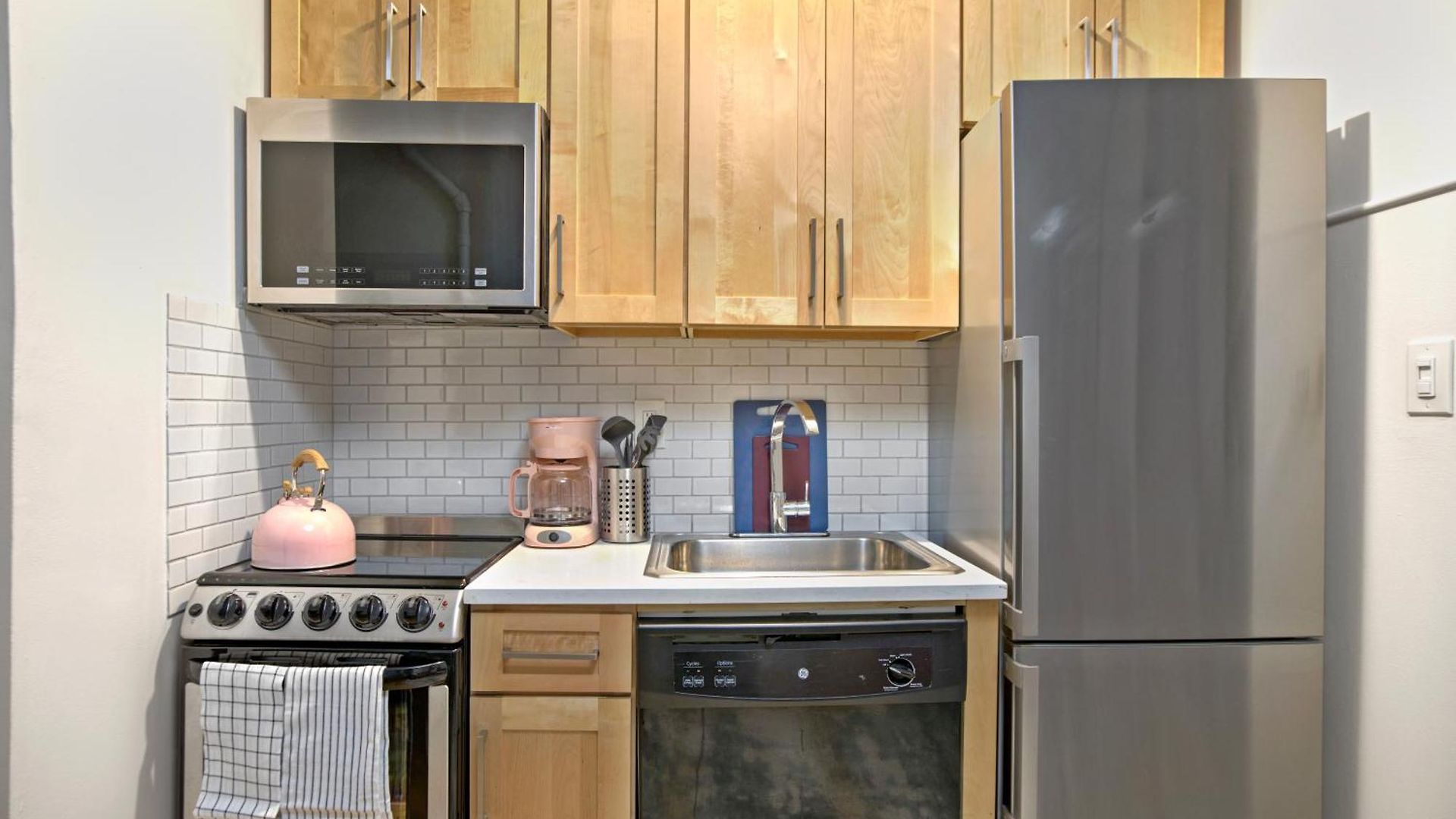 Cozy & Bright 2br In Upper East Side New York