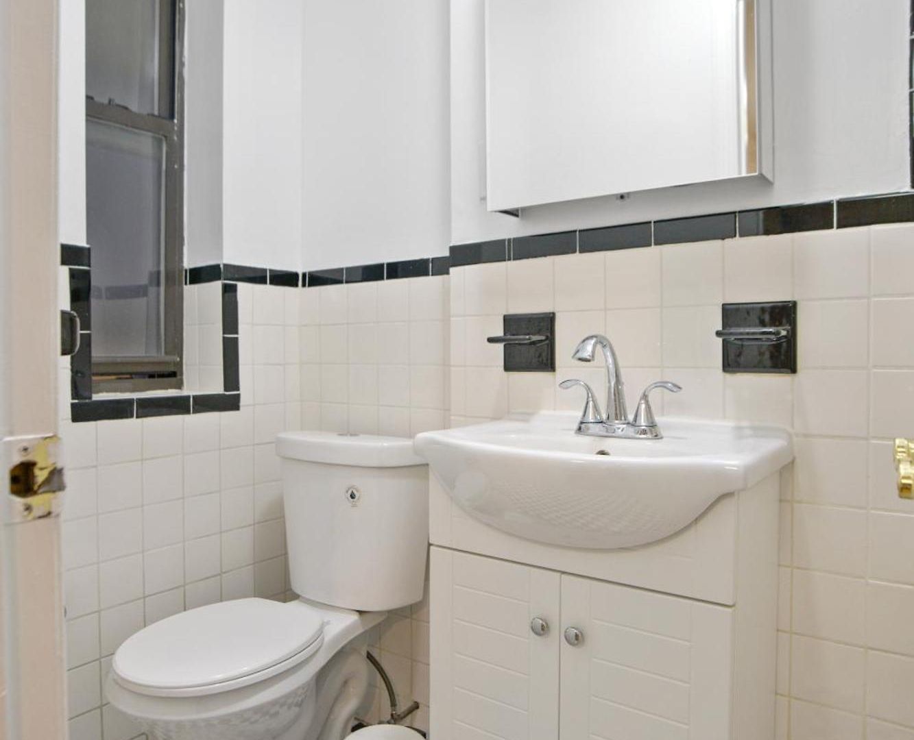 Cozy & Bright 2br In Upper East Side Apartment