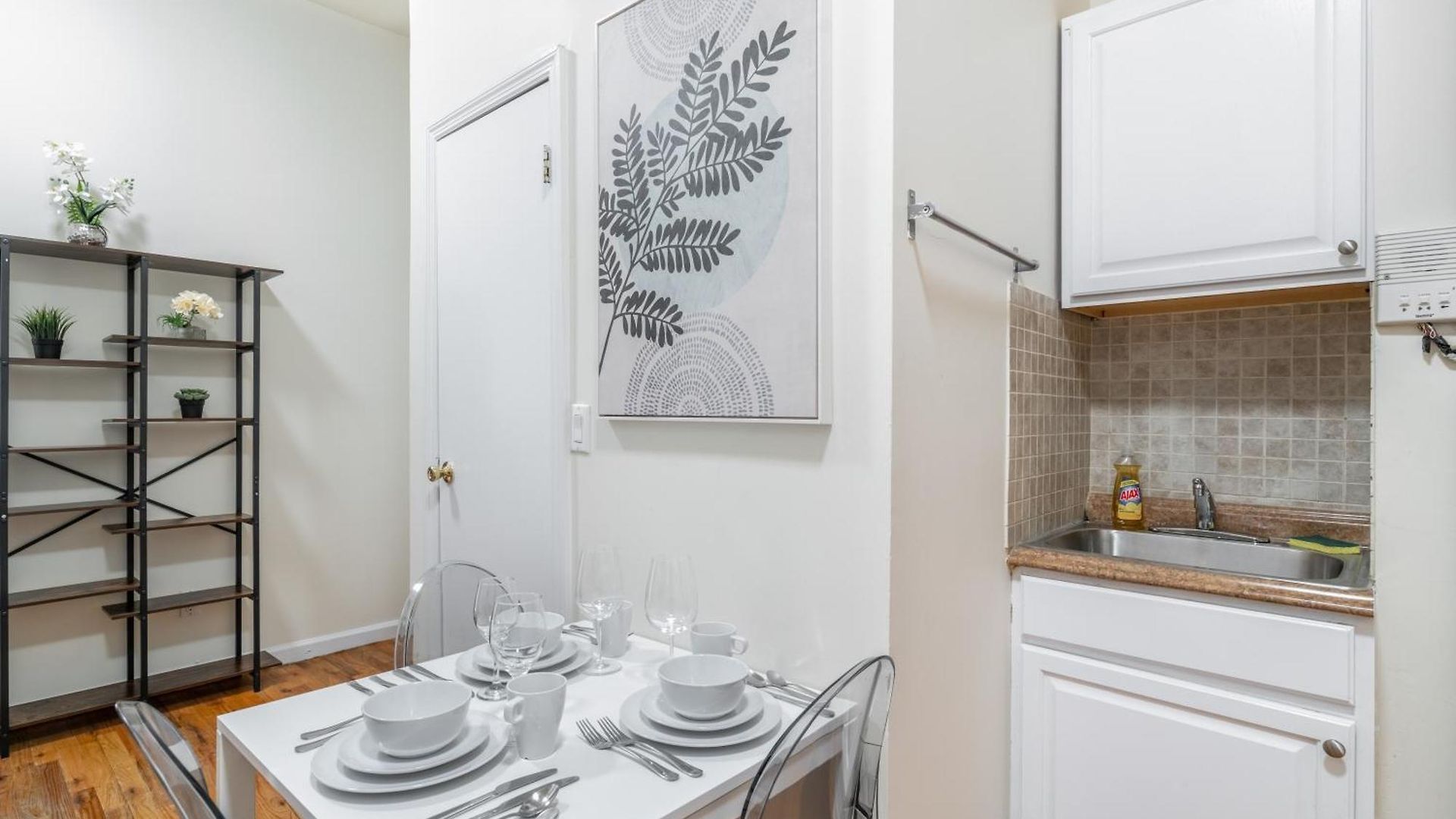 2 Bedroom Hidden Upscale Oasis *