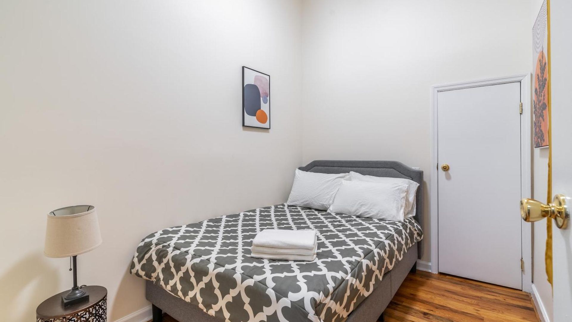 2 Bedroom Hidden Upscale Oasis *