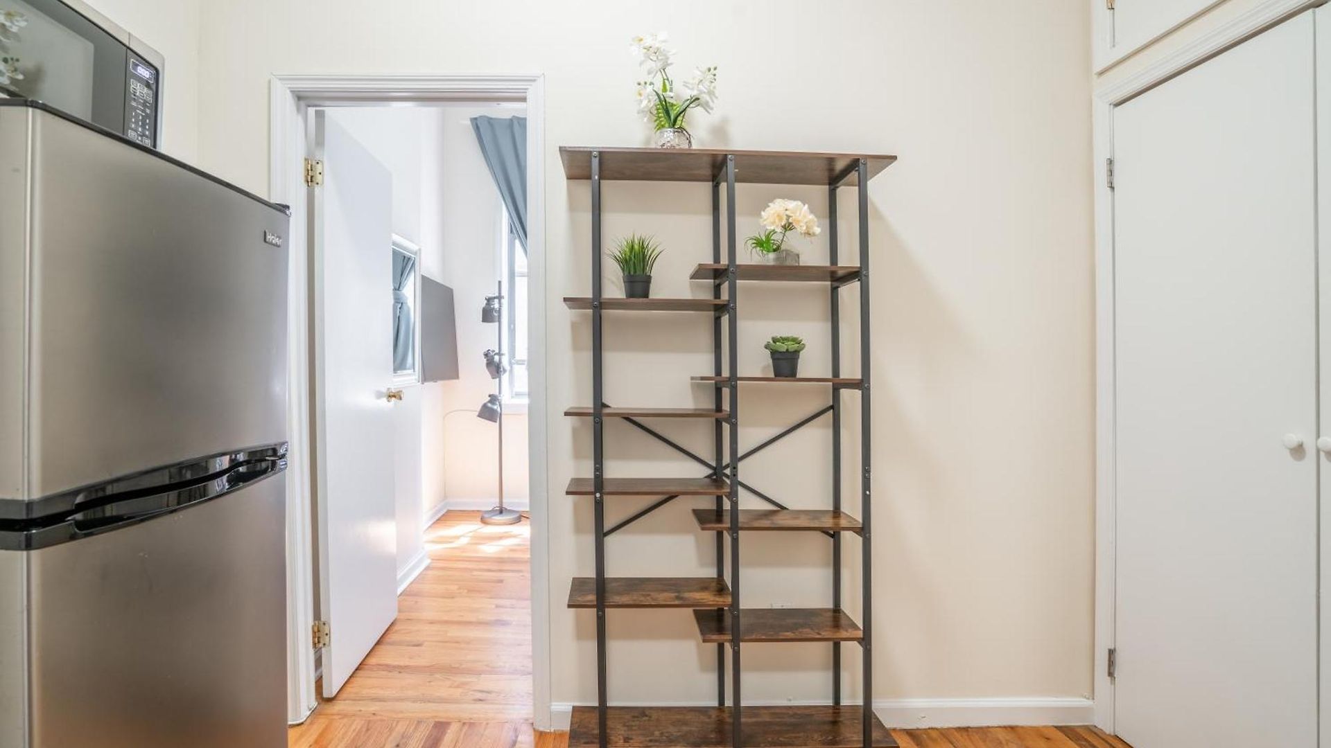 Apartment 2 Bedroom Hidden Upscale Oasis *
