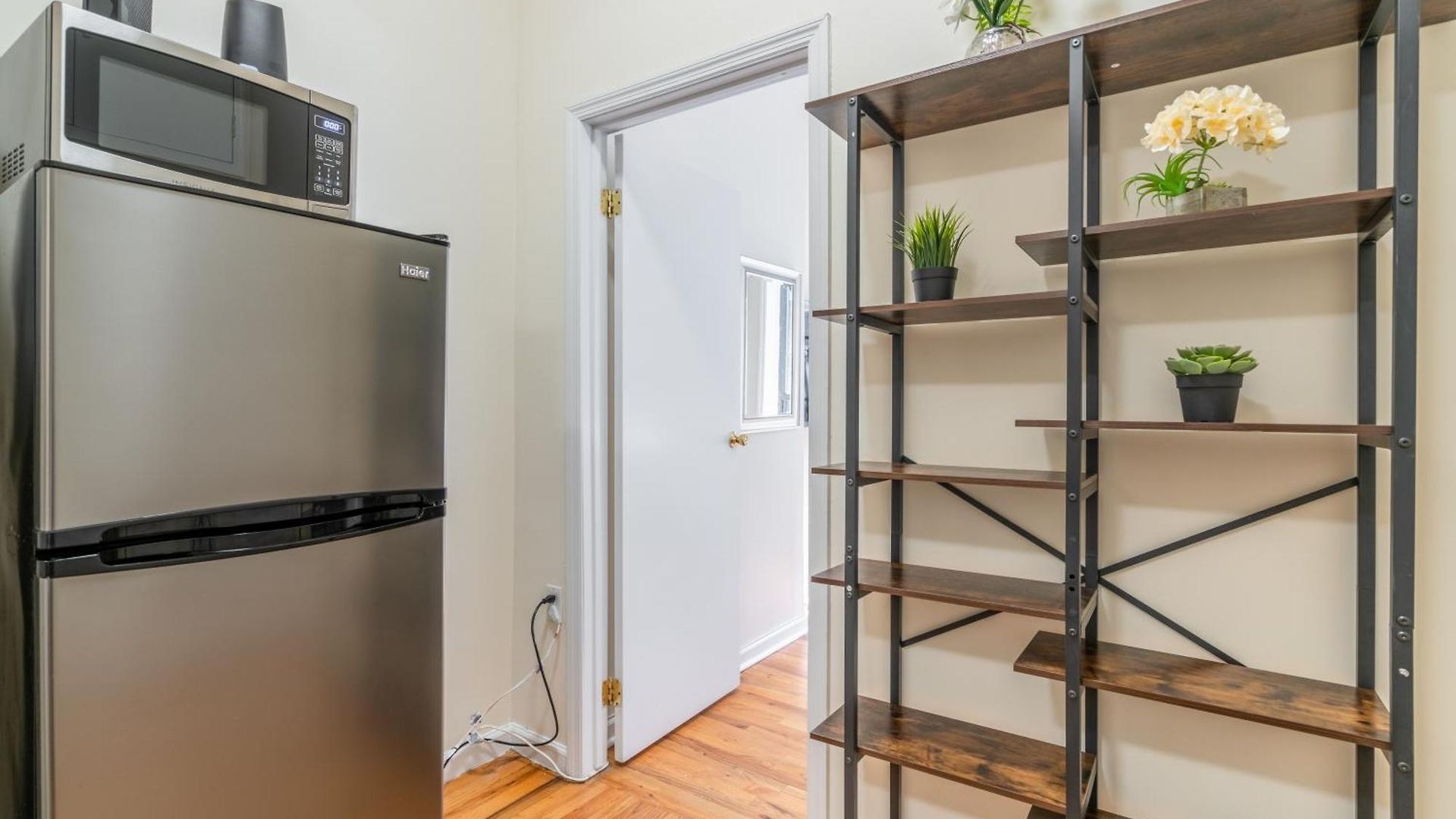 Apartment 2 Bedroom Hidden Upscale Oasis *