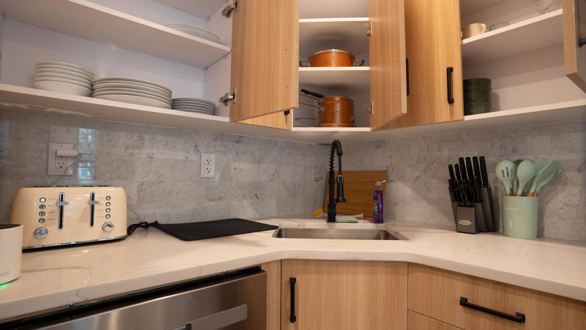 Modern 2br Basement Brooklyn And Backyard *