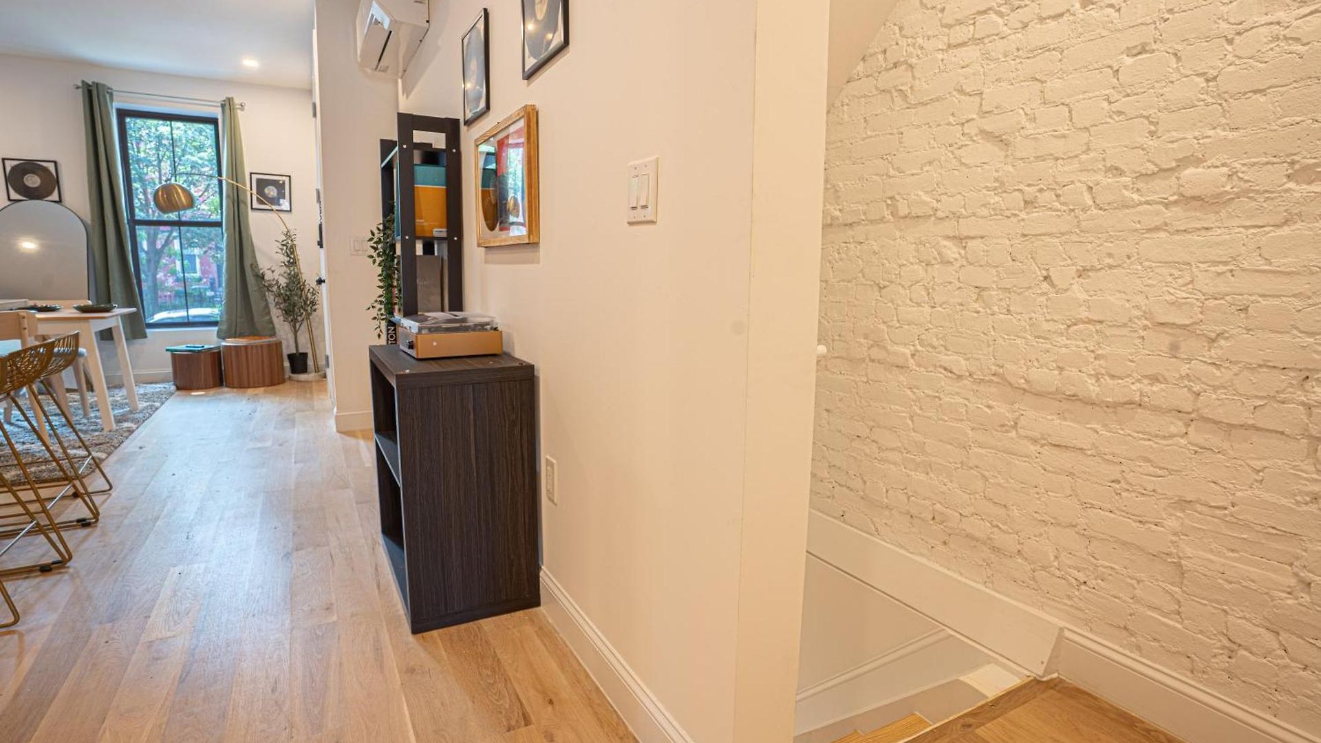 Modern 2br Basement Brooklyn And Backyard Apartment *