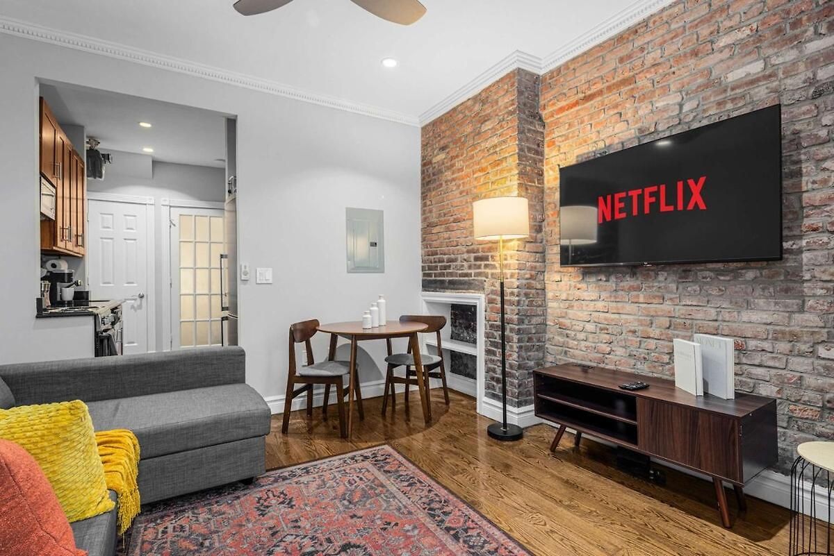 Lower East Side 2br With Private Patio