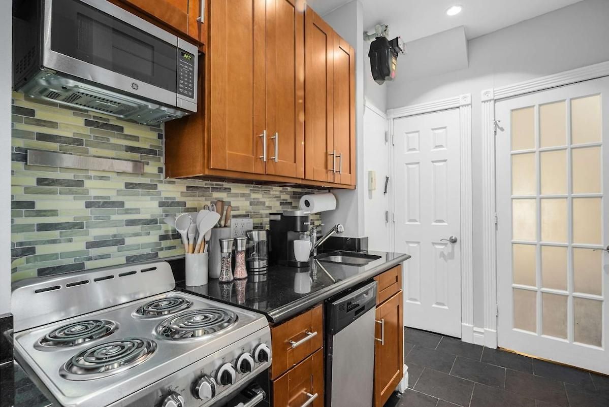Lower East Side 2br With Private Patio Apartment