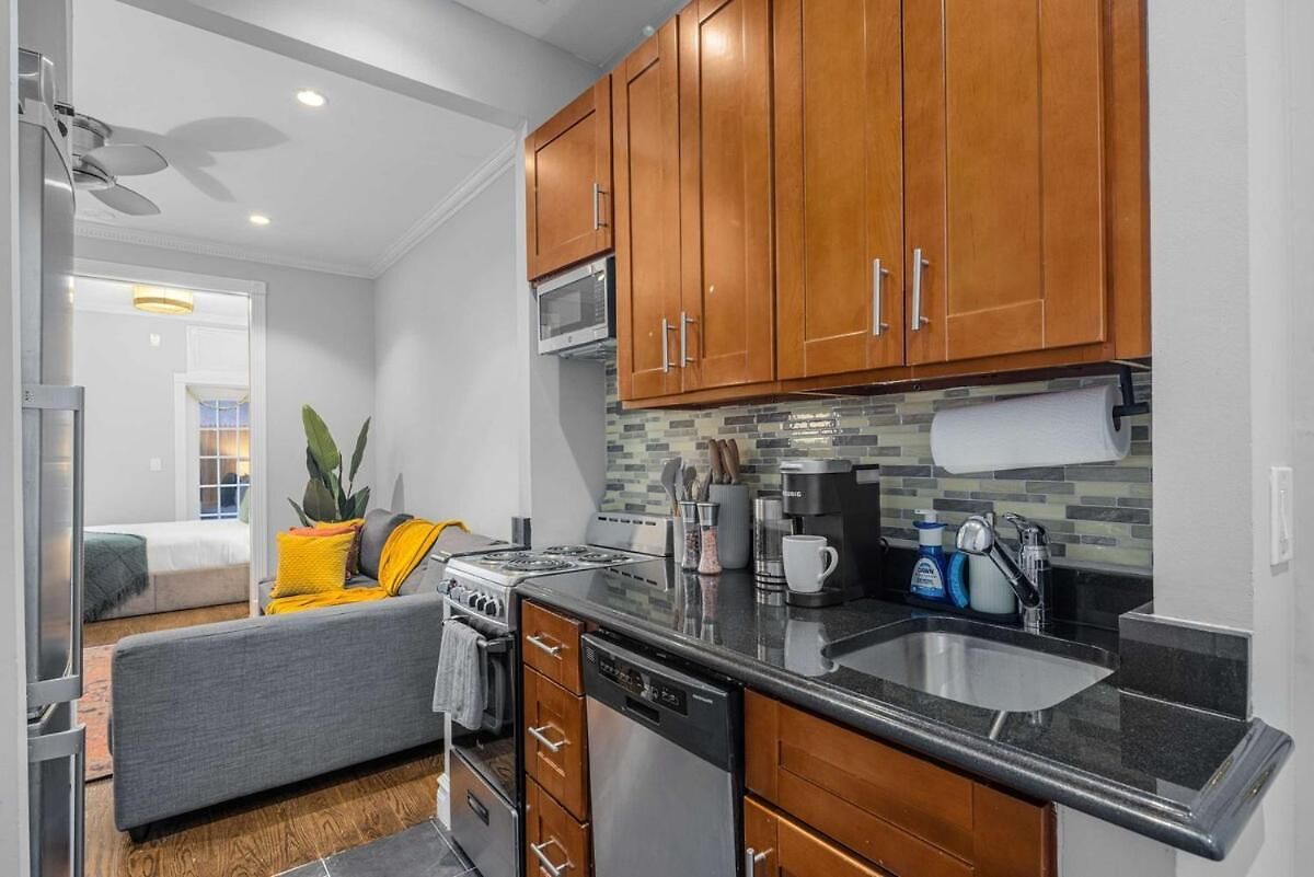 Lower East Side 2br With Private Patio Apartment New York