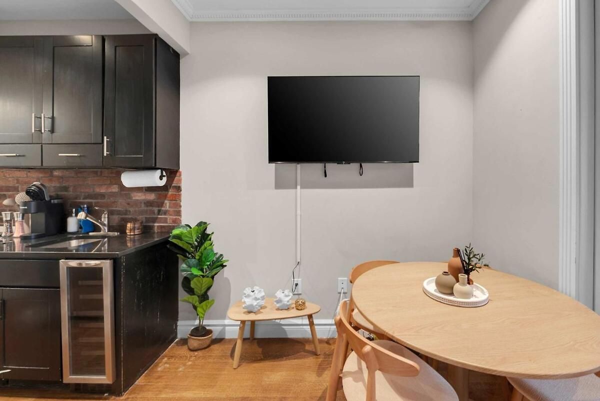 Lower East Side 2br Near Subway & Katz's New York