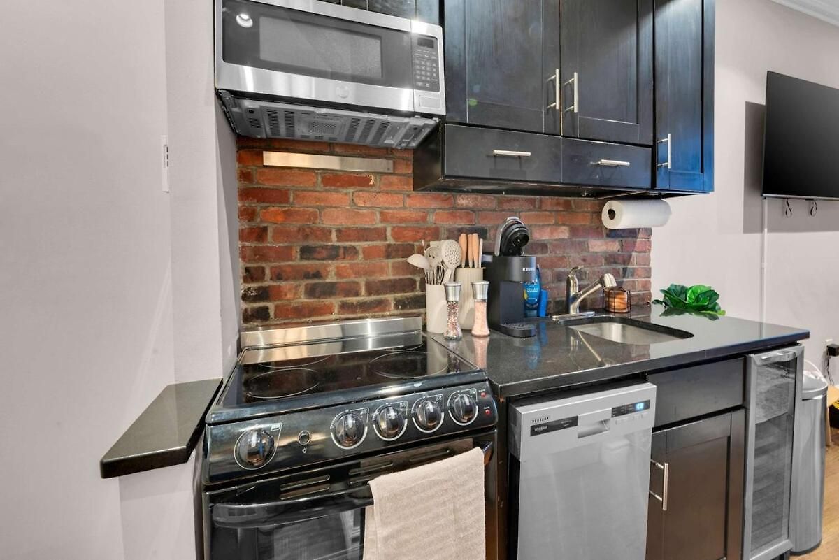 Lower East Side 2br Near Subway & Katz's New York