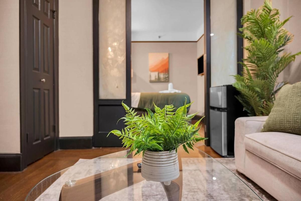 Unbeatable Location The Heart Of Nyc 1 Bdr W Gym Apartment New York
