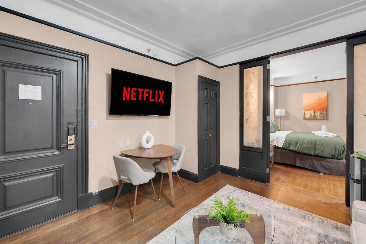 Unbeatable Location The Heart Of Nyc 1 Bdr W Gym Apartment New York