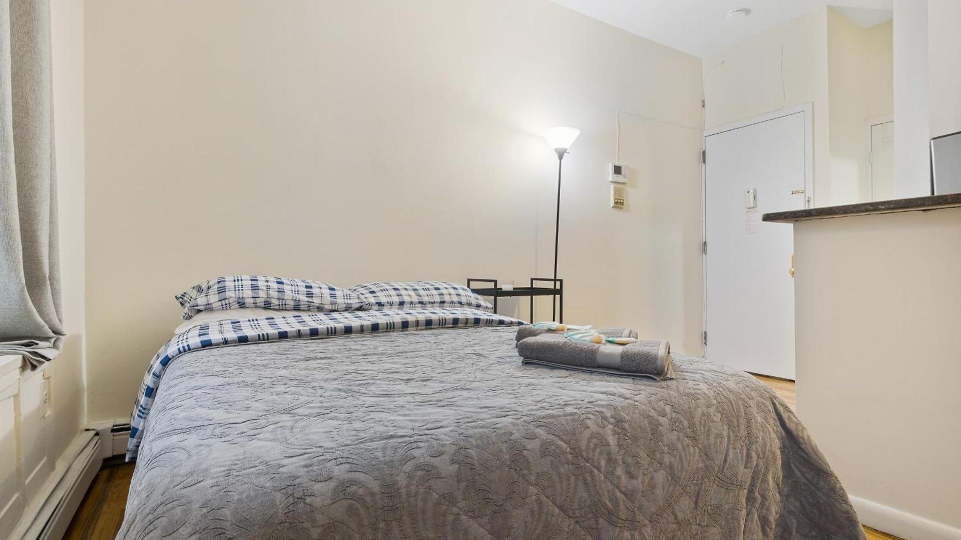 Park Side Living, Get Cozy Apartment