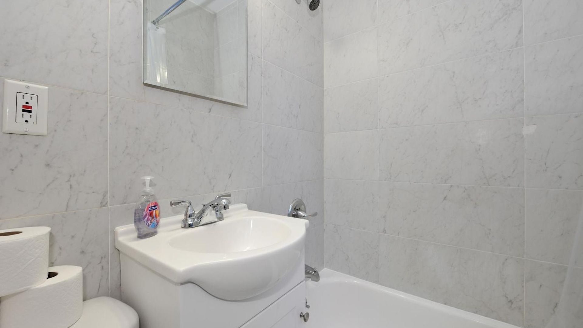 Comfy 1 Bed 1 Bath In Nyc New York