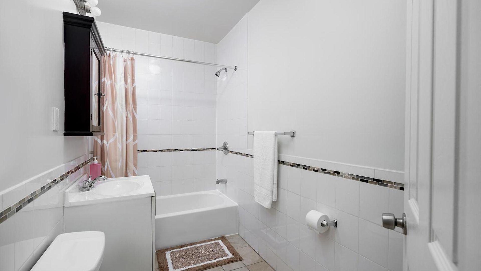 Apartment Beautiful 3 Bedroom Unit In Prime Location