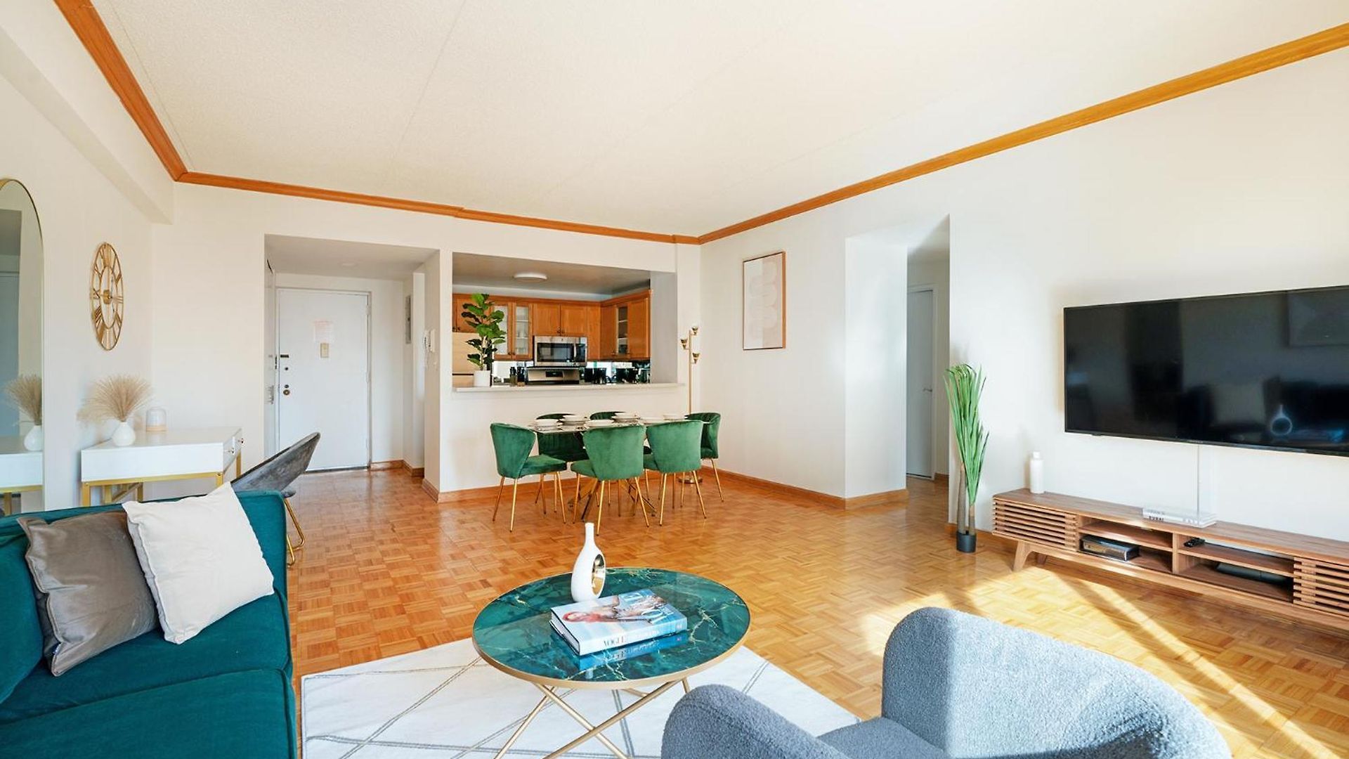 Contemporary 2 Bed 2 Bath Bright And Sunny Apartment New York