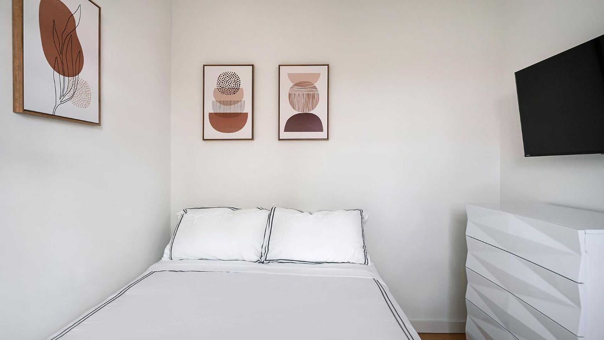 Beautiful 3 Bedroom Unit In Prime Location New York