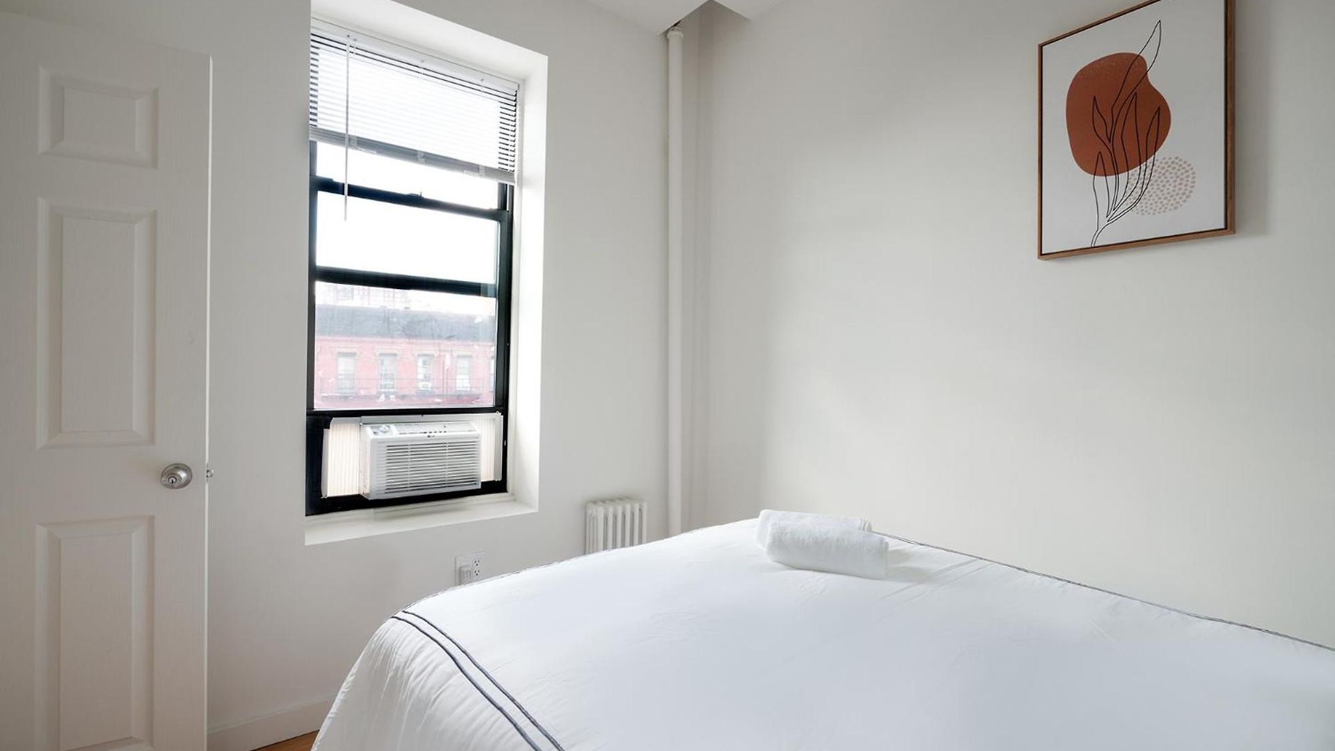 Beautiful 3 Bedroom Unit In Prime Location New York