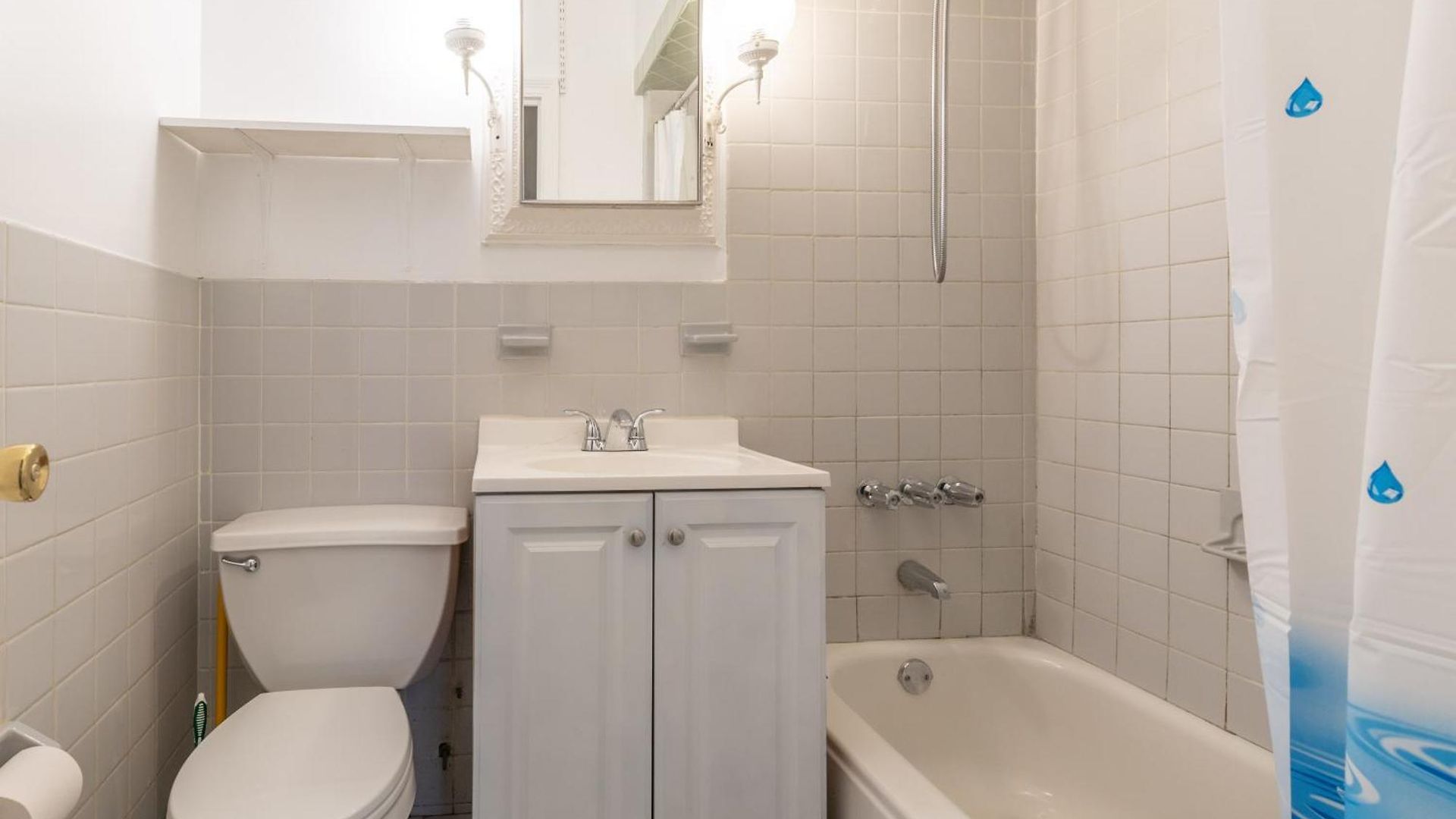 5 Bedroom 2 Bath Full Floor Midtown Apartment