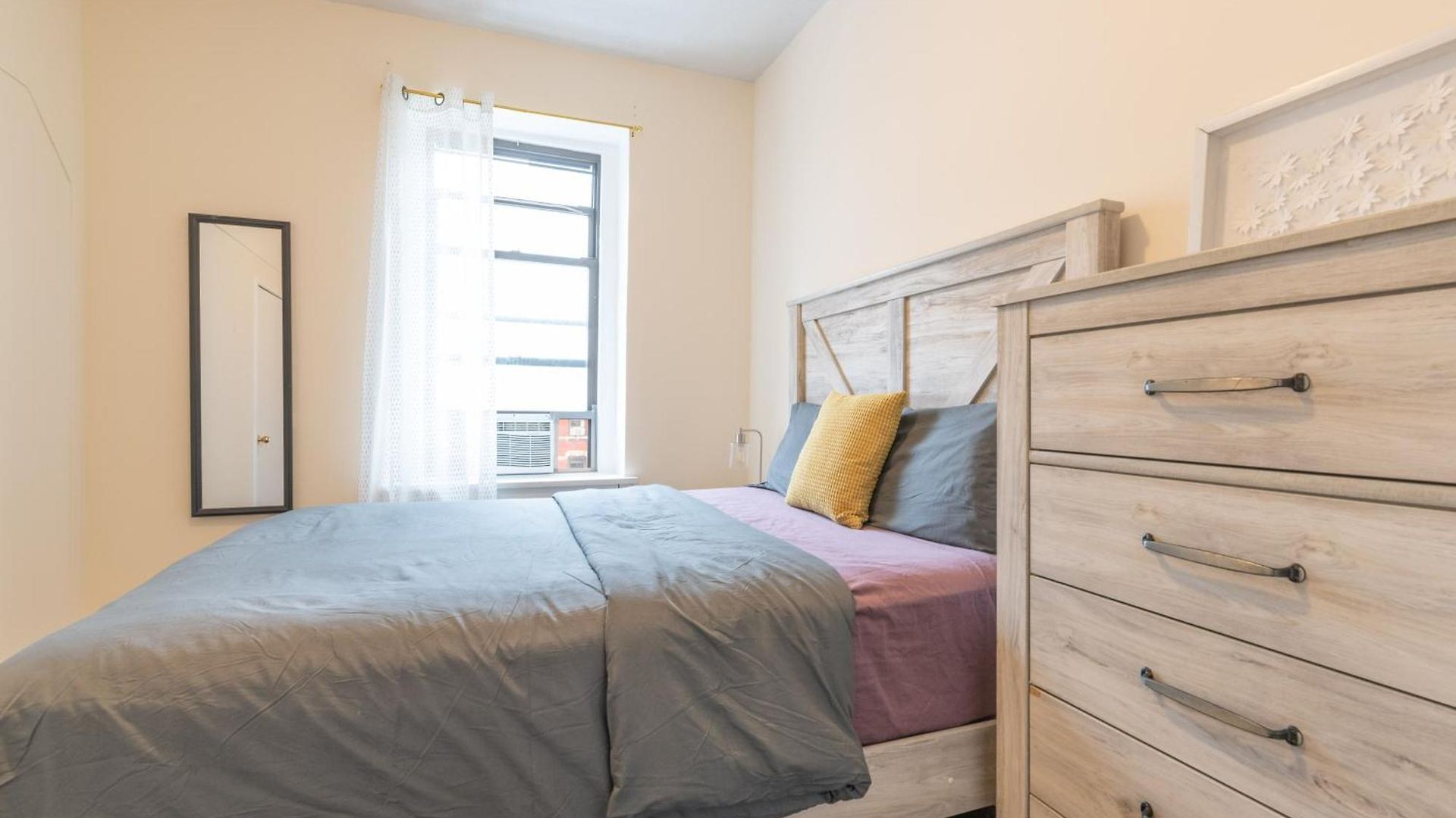 5 Bedroom 2 Bath Full Floor Midtown Apartment