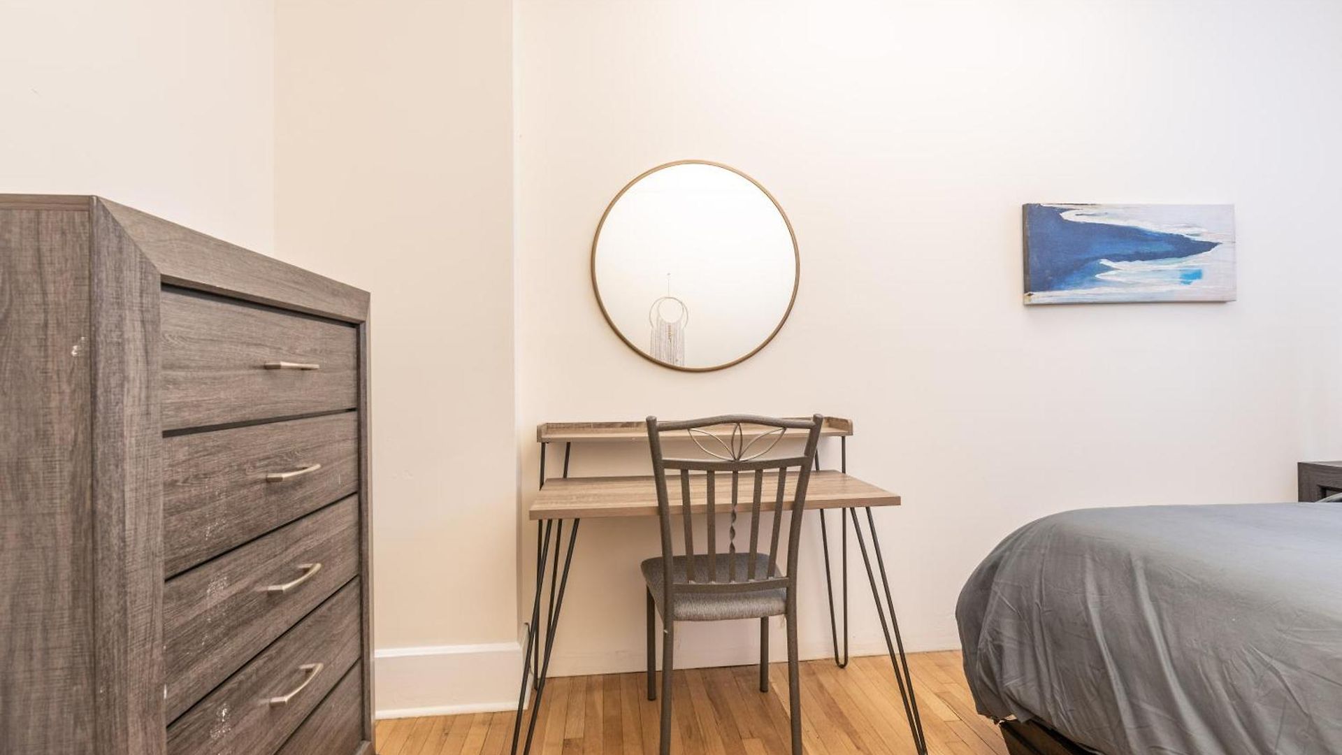 5 Bedroom 2 Bath Full Floor Midtown Apartment *