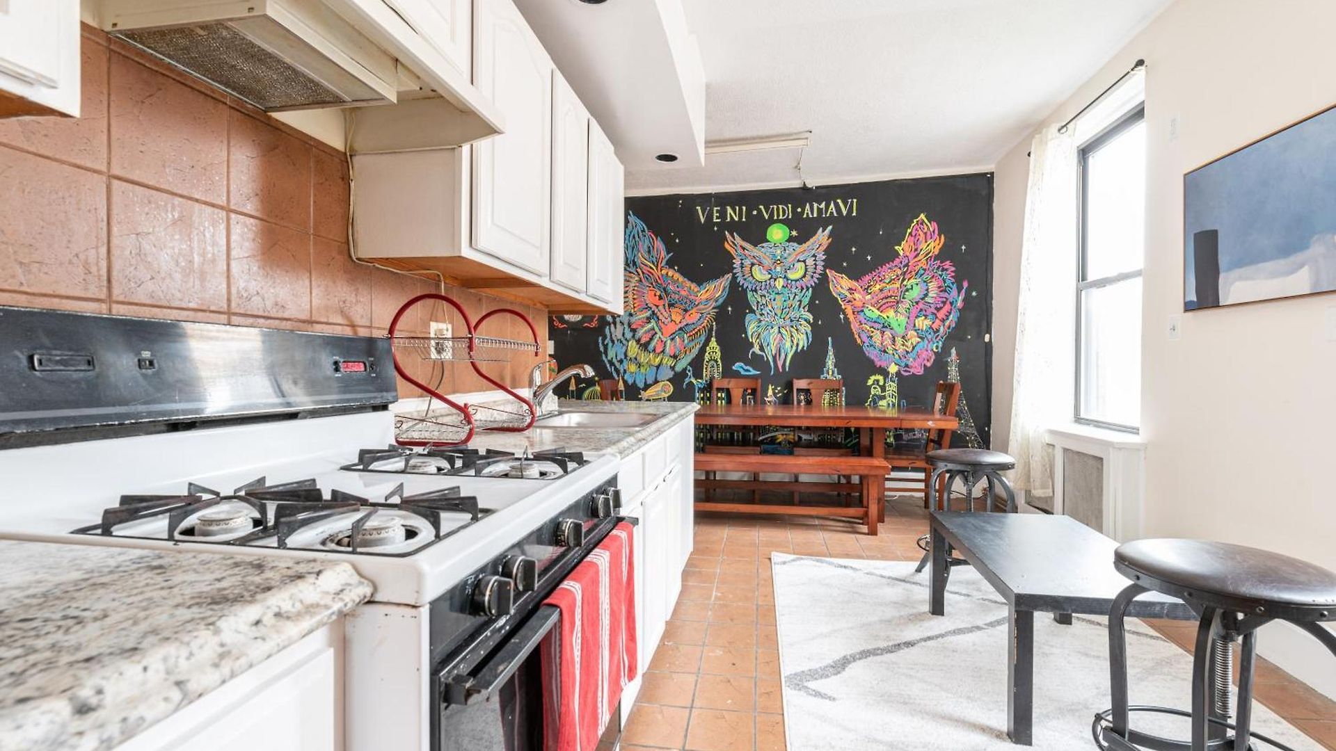 Apartment 5 Bedroom 2 Bath Full Floor Midtown *
