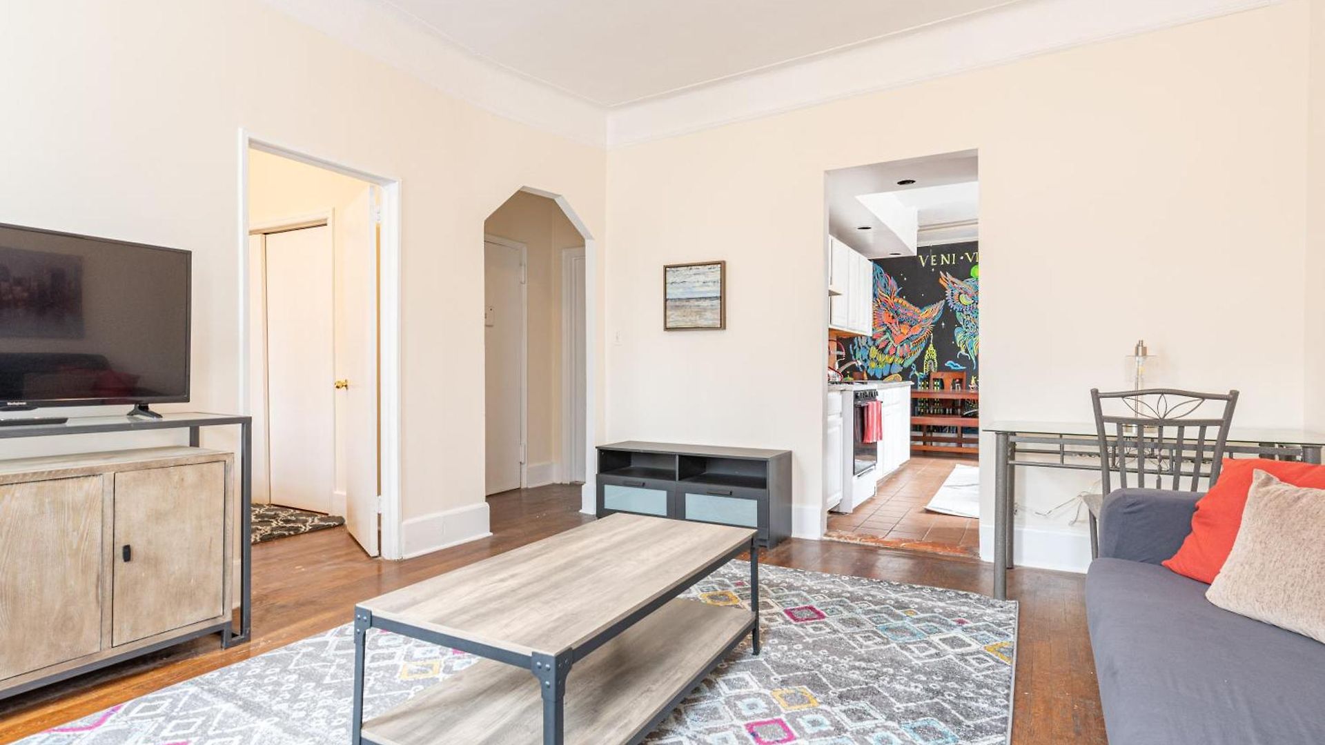 5 Bedroom 2 Bath Full Floor Midtown *