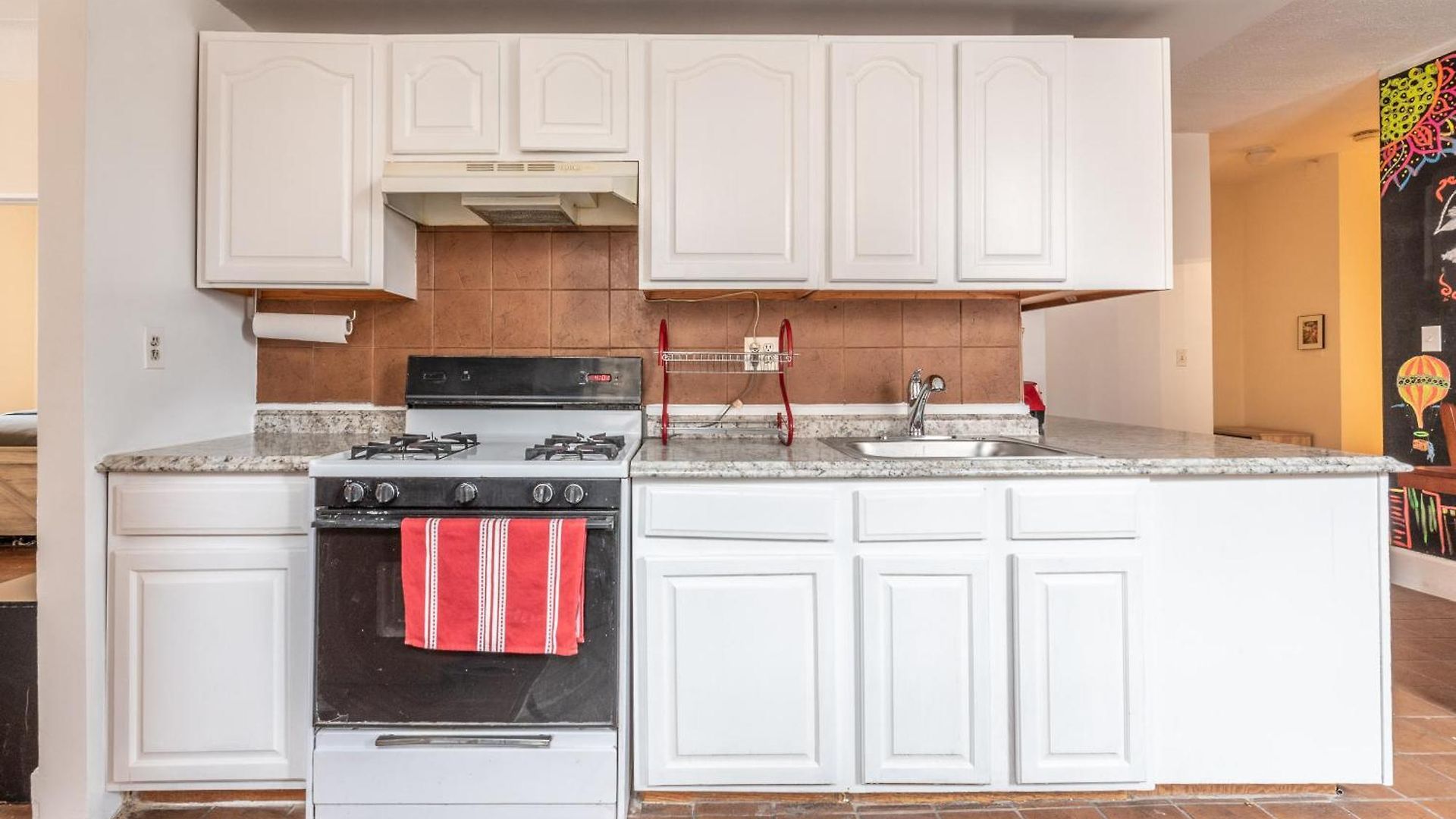 5 Bedroom 2 Bath Full Floor Midtown