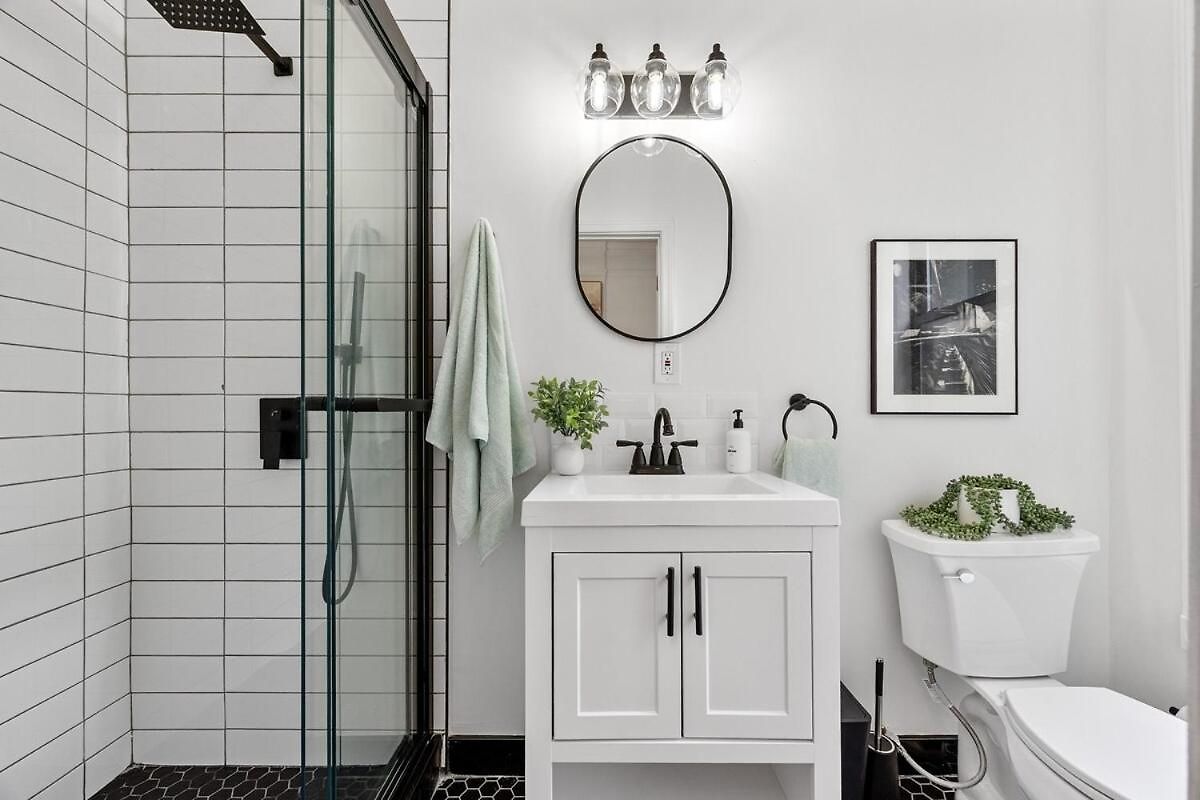 2br And 2ba In Historic Brownstone Near Subway Apartment