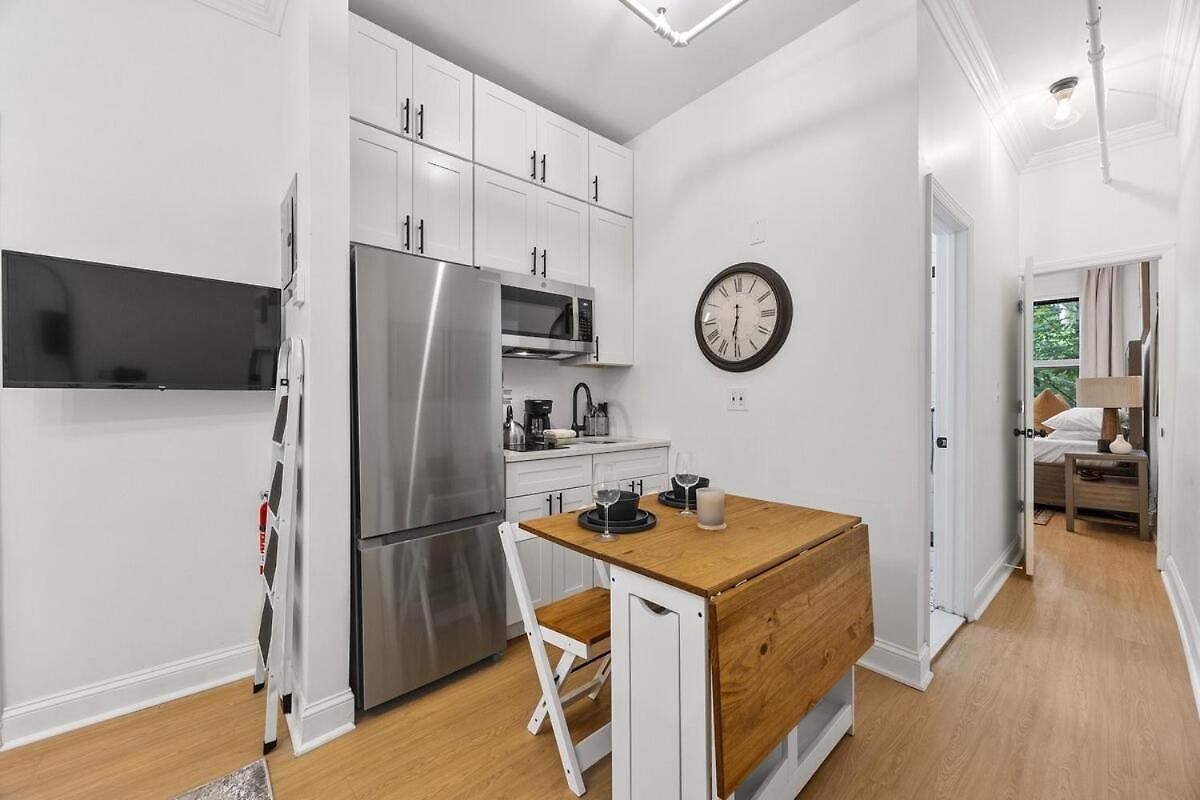 2br And 2ba In Historic Brownstone Near Subway Apartment New York
