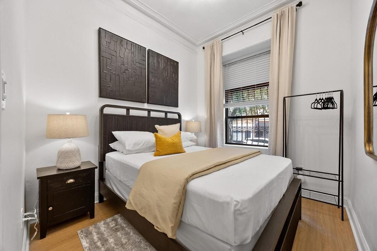 Apartment 2br And 2ba In Historic Brownstone Near Subway New York
