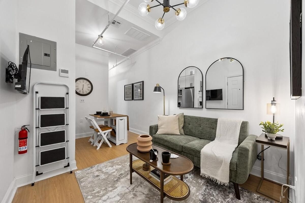 2br And 2ba In Historic Brownstone Near Subway Apartment
