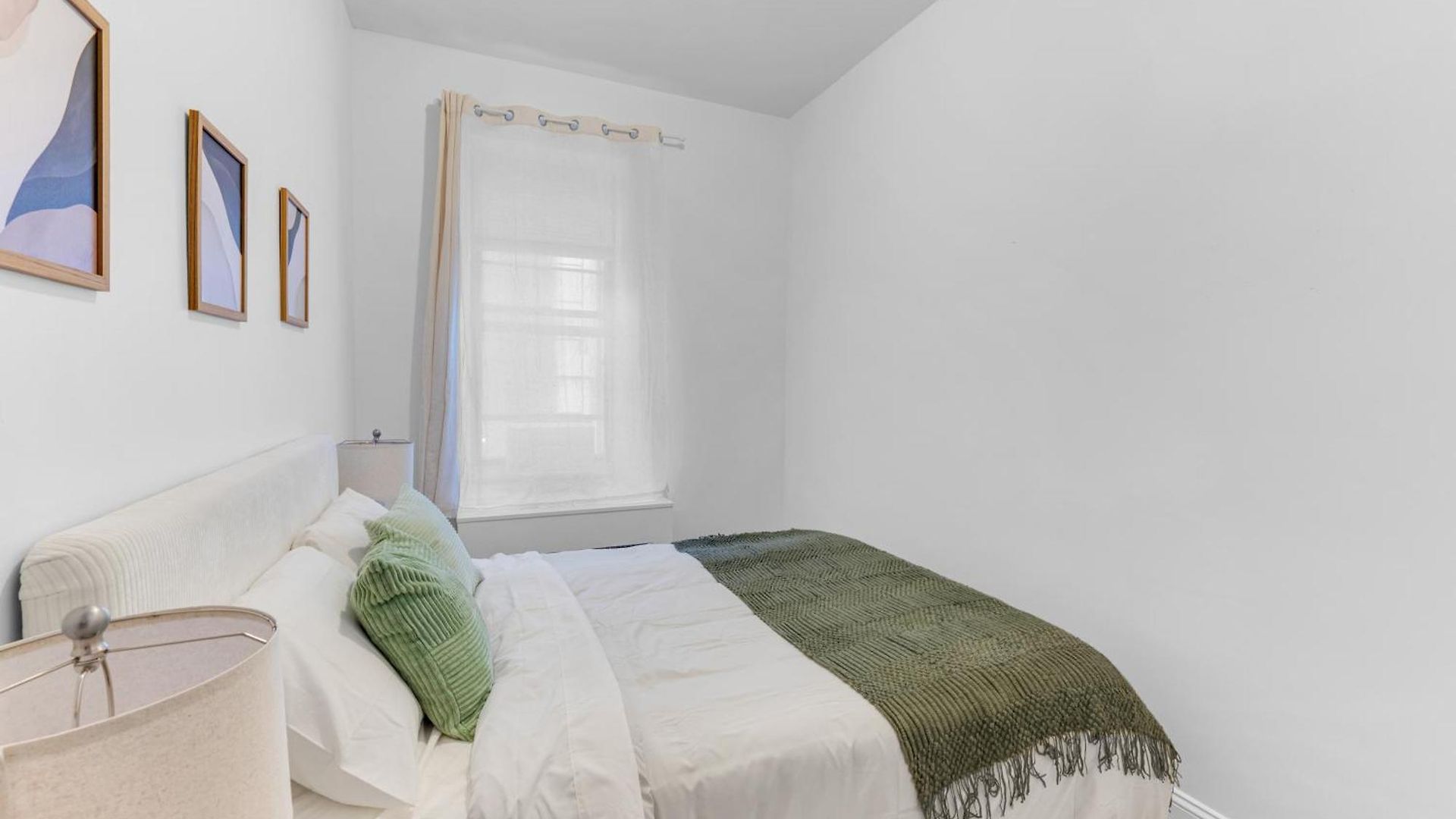 Inviting 2bd Upper East Side With Backyard *