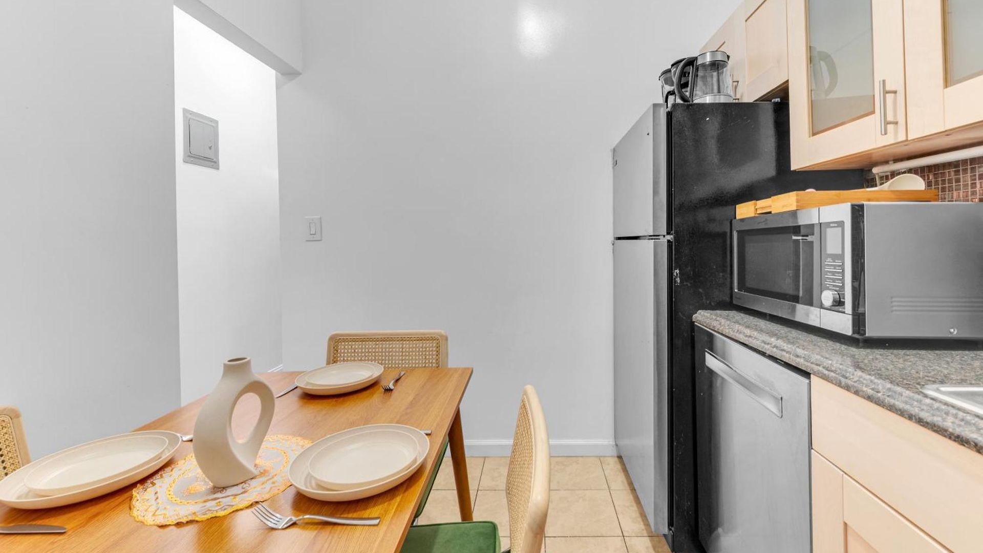 Inviting 2bd Upper East Side With Backyard New York