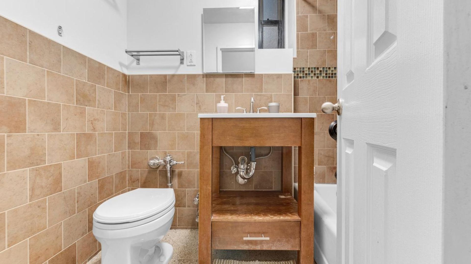 Apartment Inviting 2bd Upper East Side With Backyard