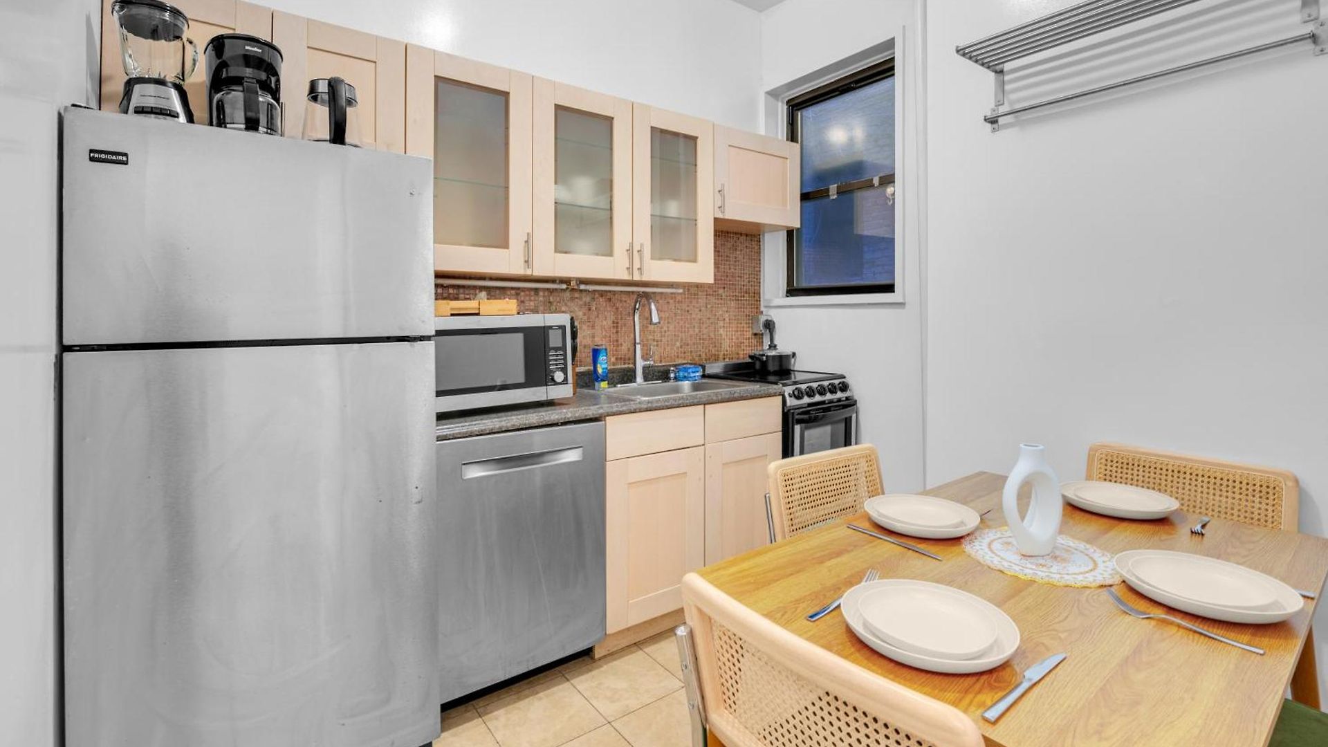Apartment Inviting 2bd Upper East Side With Backyard New York