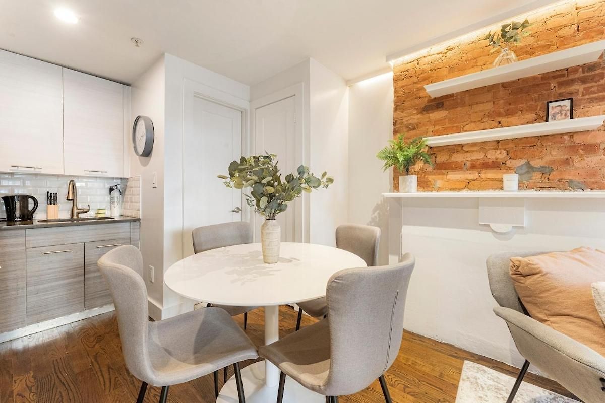 Stylish Brooklyn Getaway, 1br Kitchen *