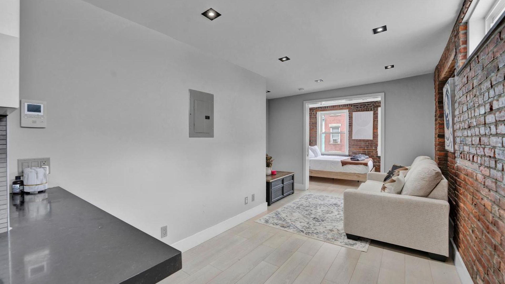 Soho Designer 2br With Balcony Apartment