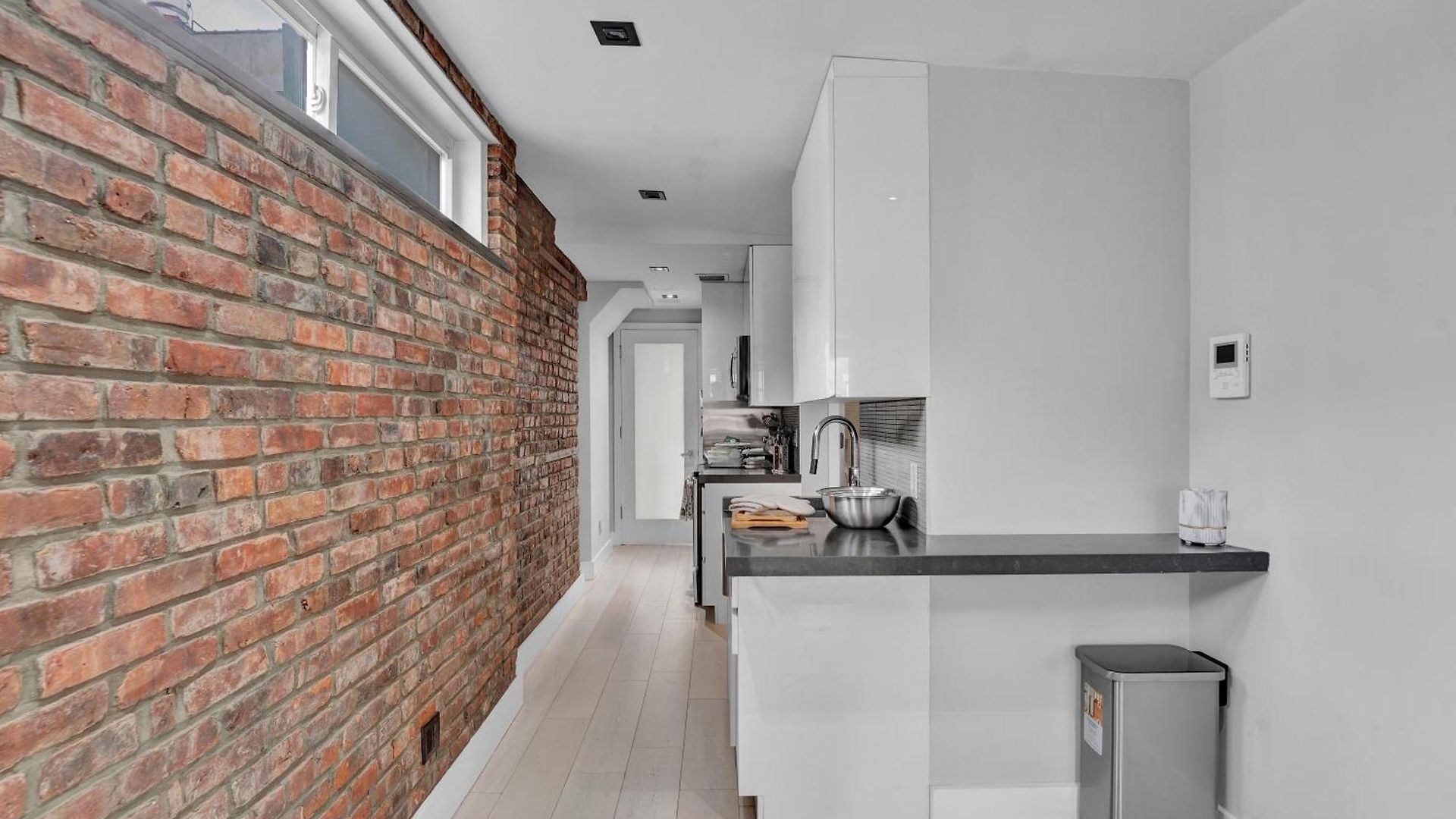 Apartment Soho Designer 2br With Balcony *
