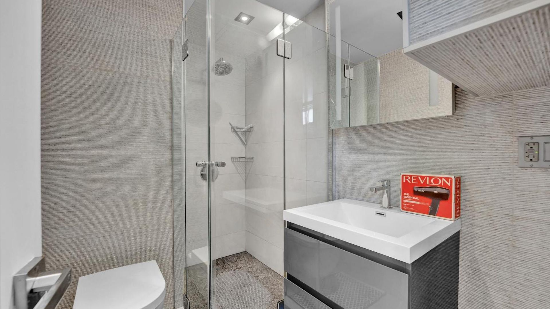 Soho Designer 2br With Balcony