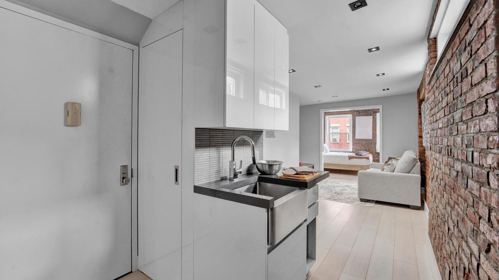 Soho Designer 2br With Balcony Apartment New York